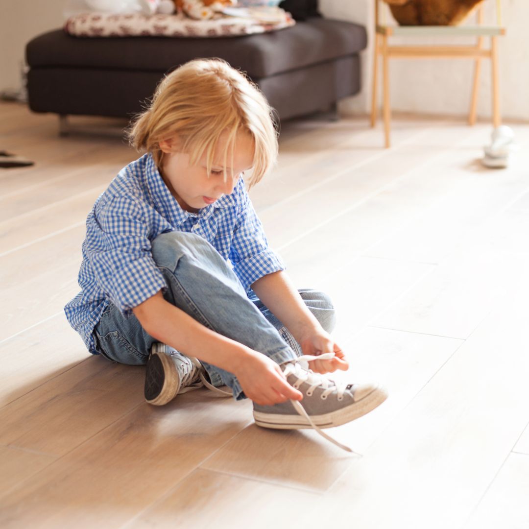 Little kid tying his shoe
