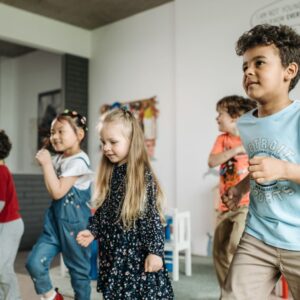 kids dancing